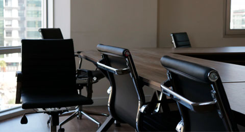 La importancia del confort en la oficina: ¿Cuánto aumenta la productividad con sillas ergonómicas?