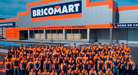 Adecco busca vendedores, recepcionistas y cajeros para el nuevo almacén de BRICOMART en Alicante