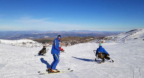 Banco Santander colabora con la integración de las personas con discapacidad a través del esquí